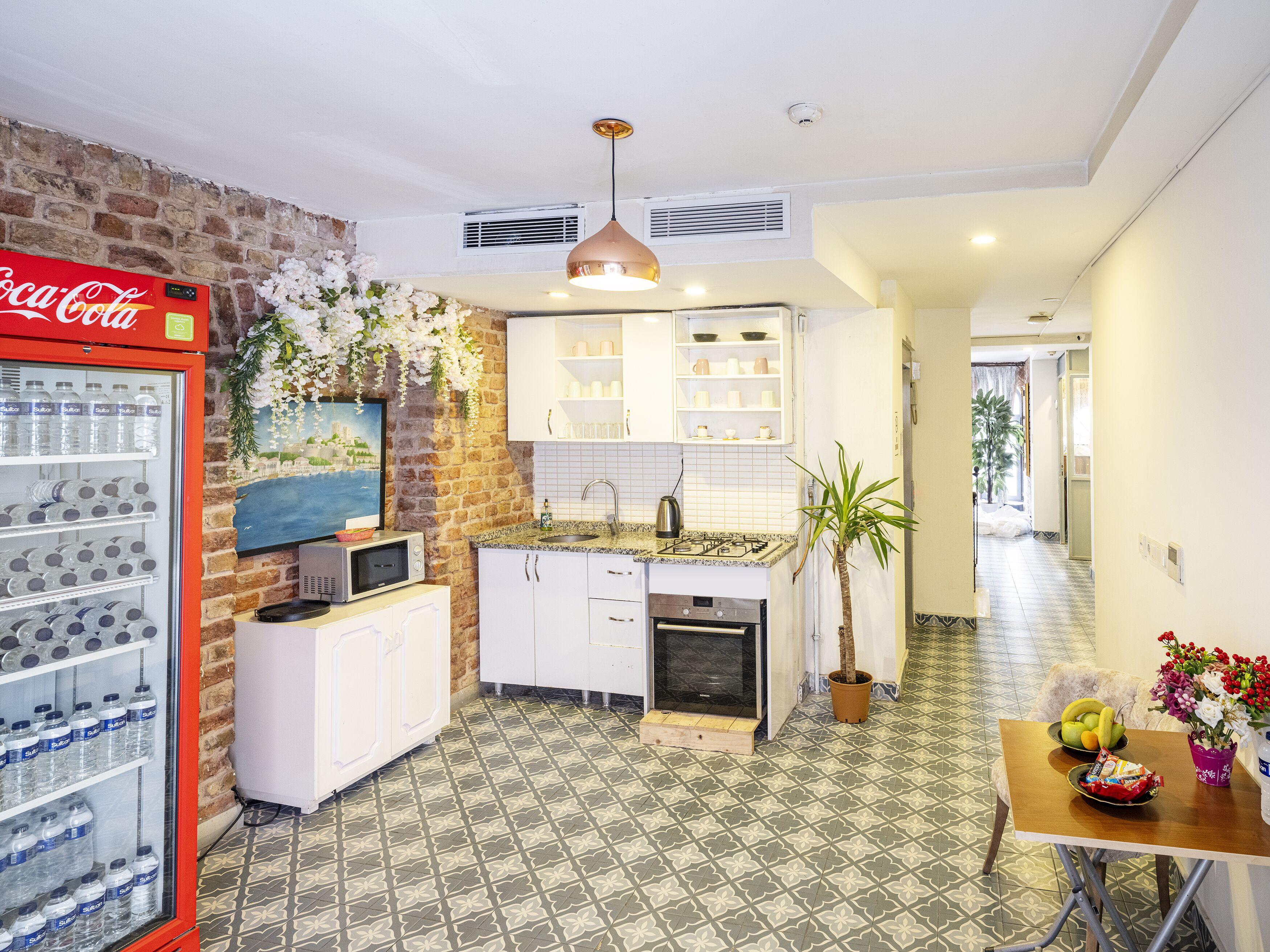 The Red Tent Social Hostel — Fotoğraflar 1